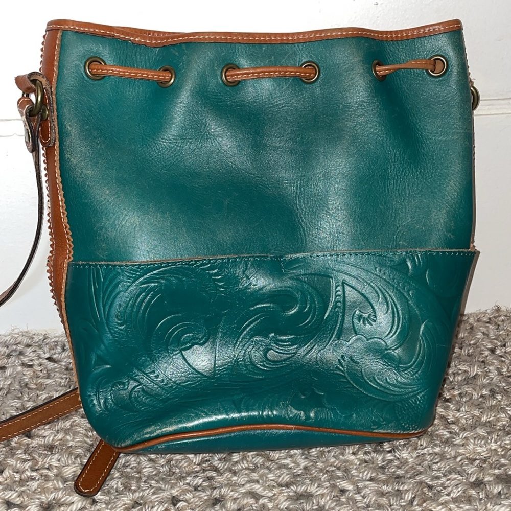 Patricia Nash Brindisi Bucket bag drawstring leather crossbody in jade - Picture 10 of 15